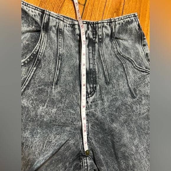 ASTR The Label Women's Petite Perfectly Pleated High Rise Straight Cropped Jean - Picture 6 of 10